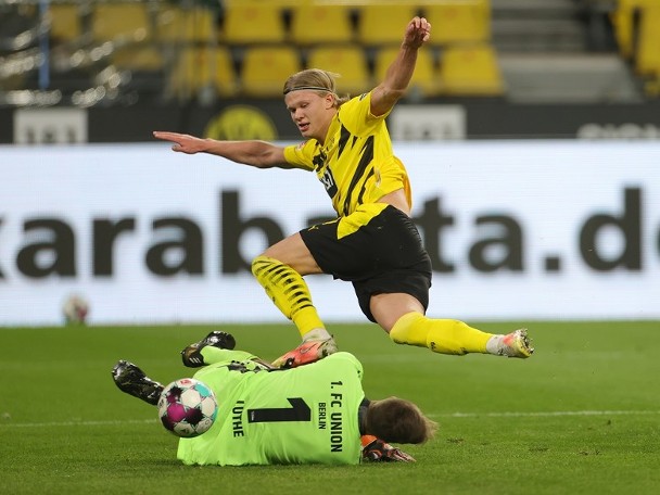 Erling Braut Håland vil velge å utføre mirakler på egenhånd eller være villig til å bli med gigantene